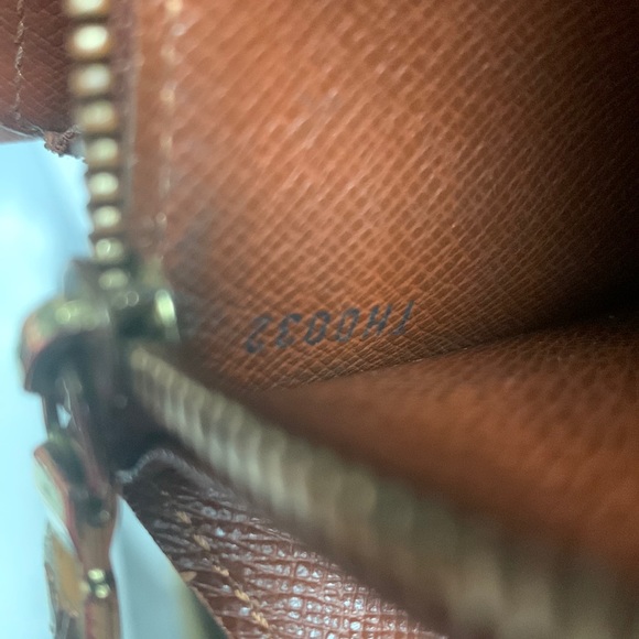 ❌SOLD❌ 2002 authentic Louis Vuitton Sarah wallet - Picture 15 of 17